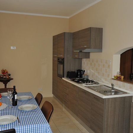 Doms Apartment Tarxien Oda fotoğraf